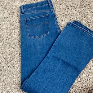 Like New Levi’s Shaping Bootcut Jeans